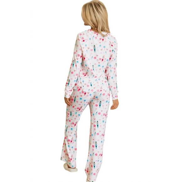 NEW LITTLE DAISY CLOSET holiday pajamas in white - Picture 3 of 4